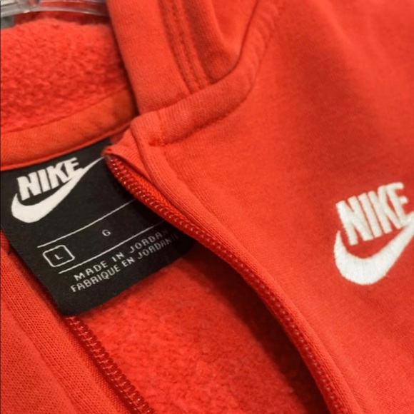 RED NIKE HOODIE - Picture 3 of 3
